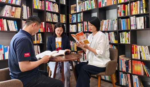 翻開“城發(fā)”這本書，每一頁，都是鄭州的煙火與遠(yuǎn)方